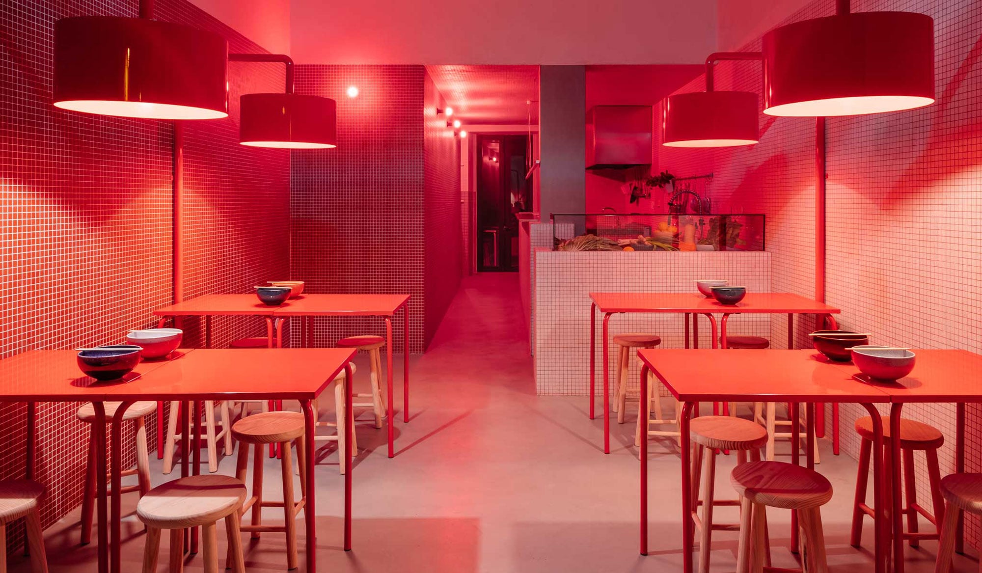 Sun Tan in Lissabon von DC.AD und Mariana Peralta