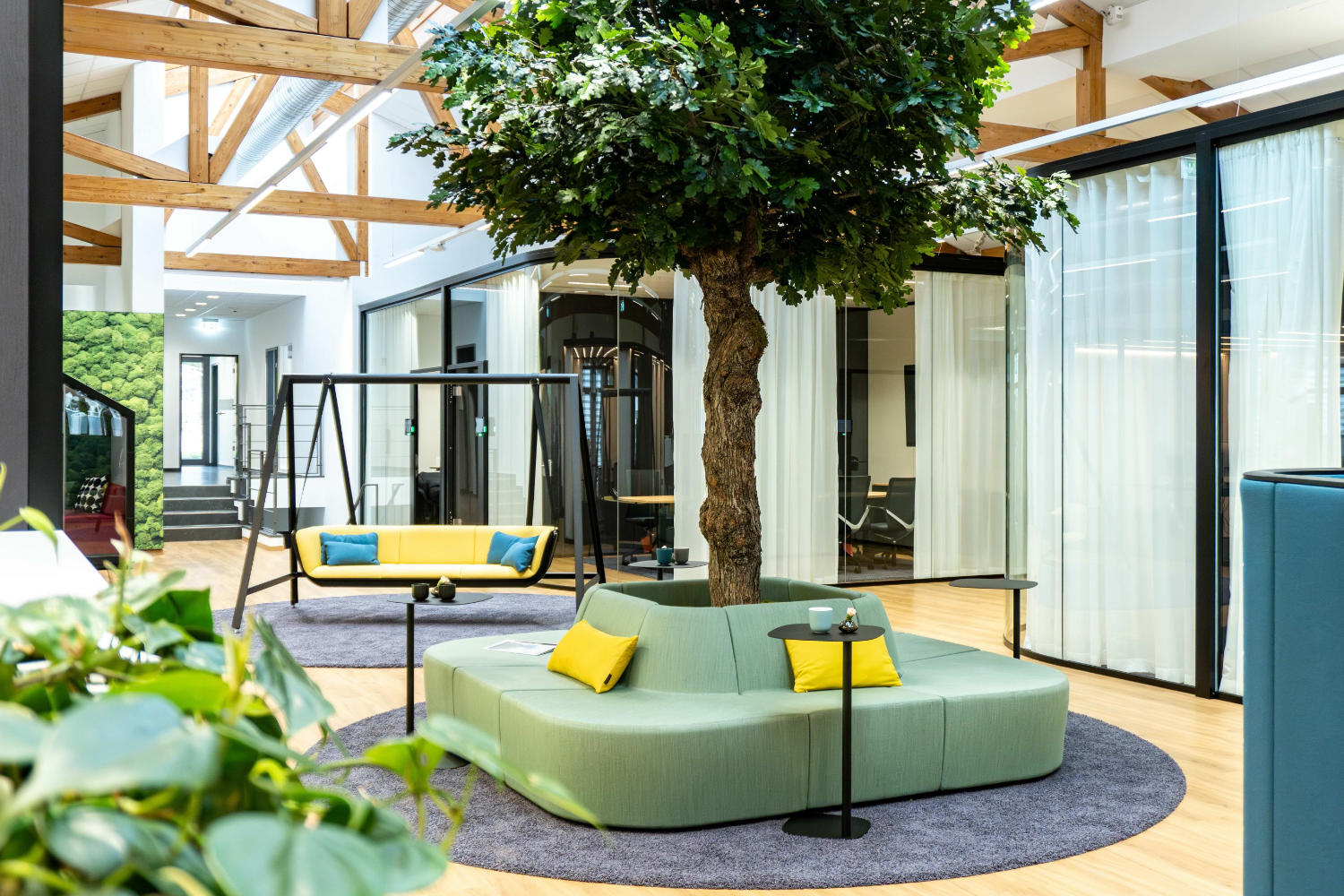 Durchdachtes Office-Konzept in Siegsdorf von raumweltenheiss