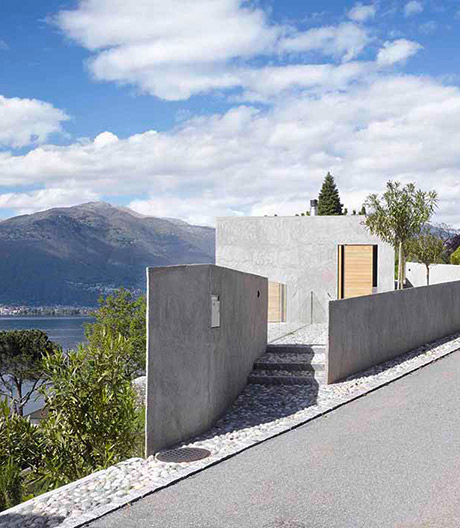 Ein Betonmonolith im Tessiner Dorf Ranzo am Ostufer des Lago Maggiore mit außerwöhnlichen inneren Werten.