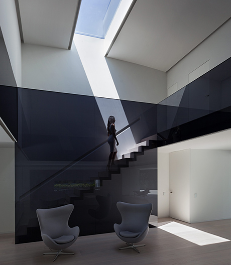 Dieses „Ufo“ in Spanien bietet viel mehr Platz als es von außen vermuten lässt.