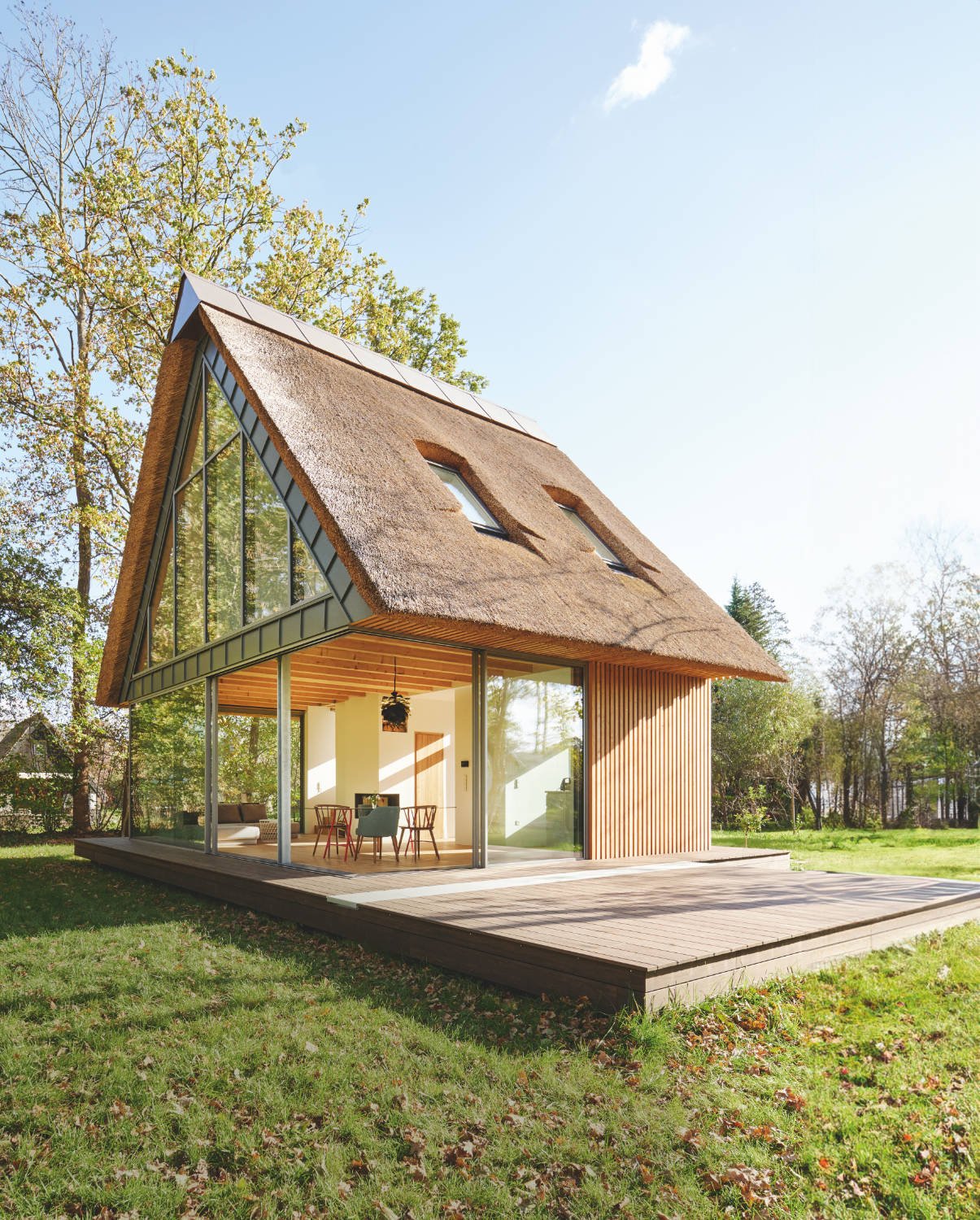 MAFEU Architektur entwirft ein zukunftsfähiges Reetdachhaus im Spreewald