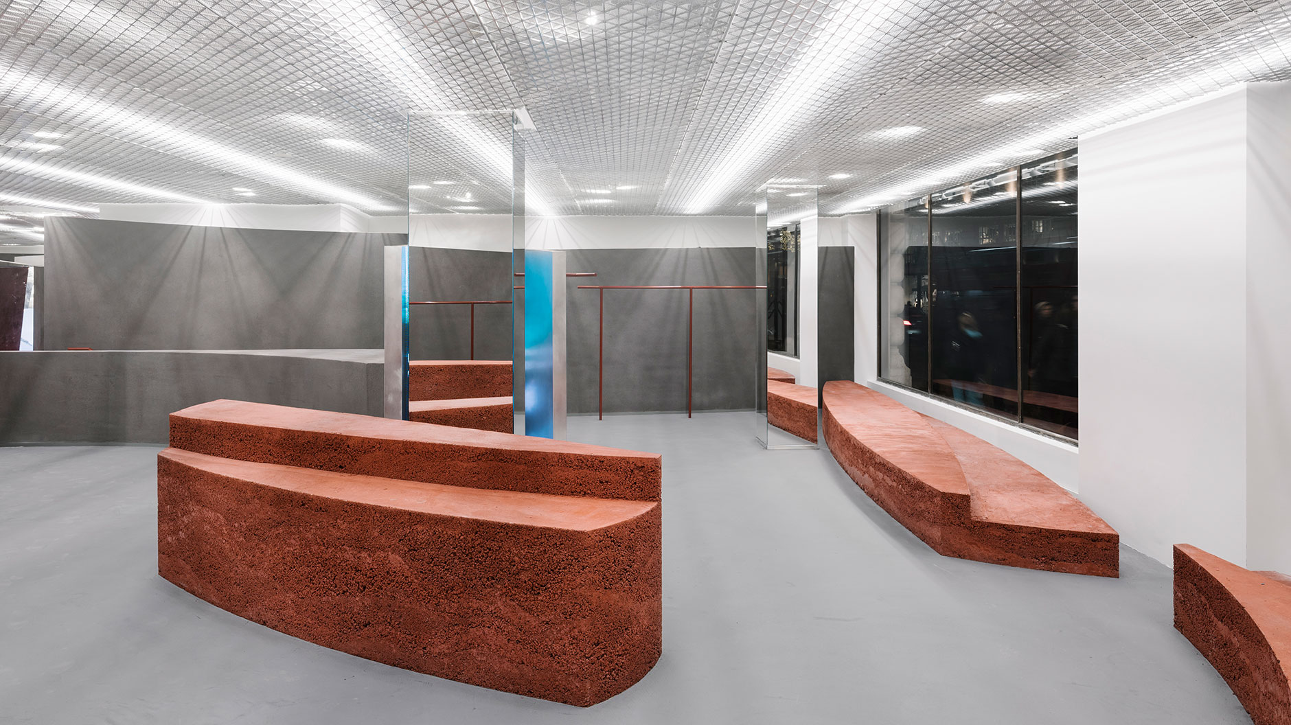 Ein vulkanisch inspiriertes Shop-Interieur von Gonzalez Haase AAS