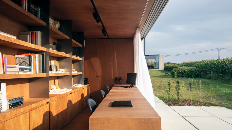 TOOP Architectuur entwickelte ein Konzept für Minibüros im Schiffscontainer