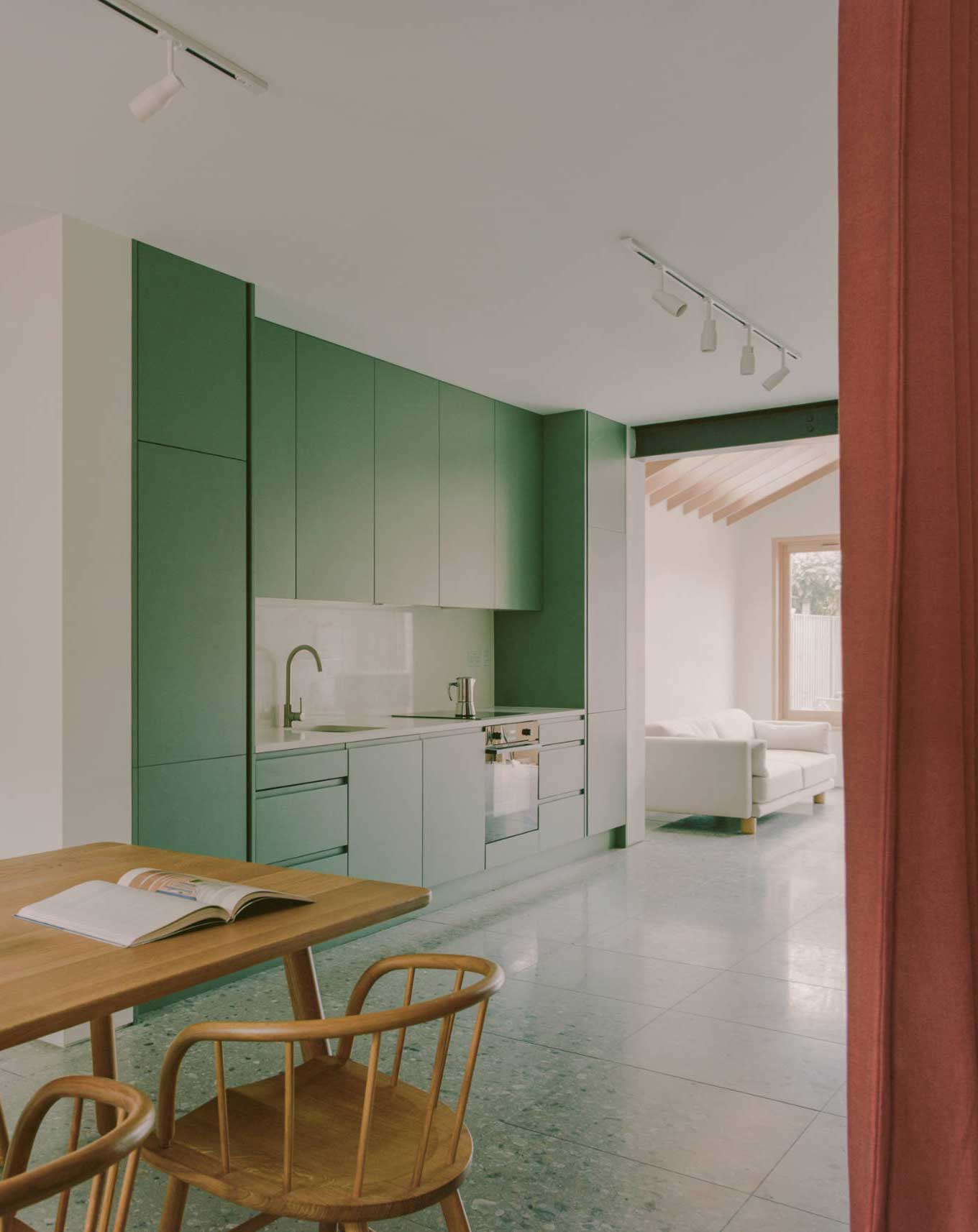 Reihenhaus-Modernisierung von Pablo Sanchez Lopez in London