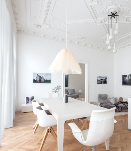 Wie drei Wiener Designer die Beletage eines Jahrhundertwende-Gebäudes klammheimlich erweiterten.