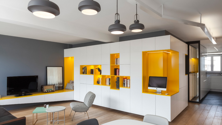 Viel Platz auf wenig Raum: In diesem kleinen Apartment hat Interiordesigner Glenn Medioni einiges untergebracht.
