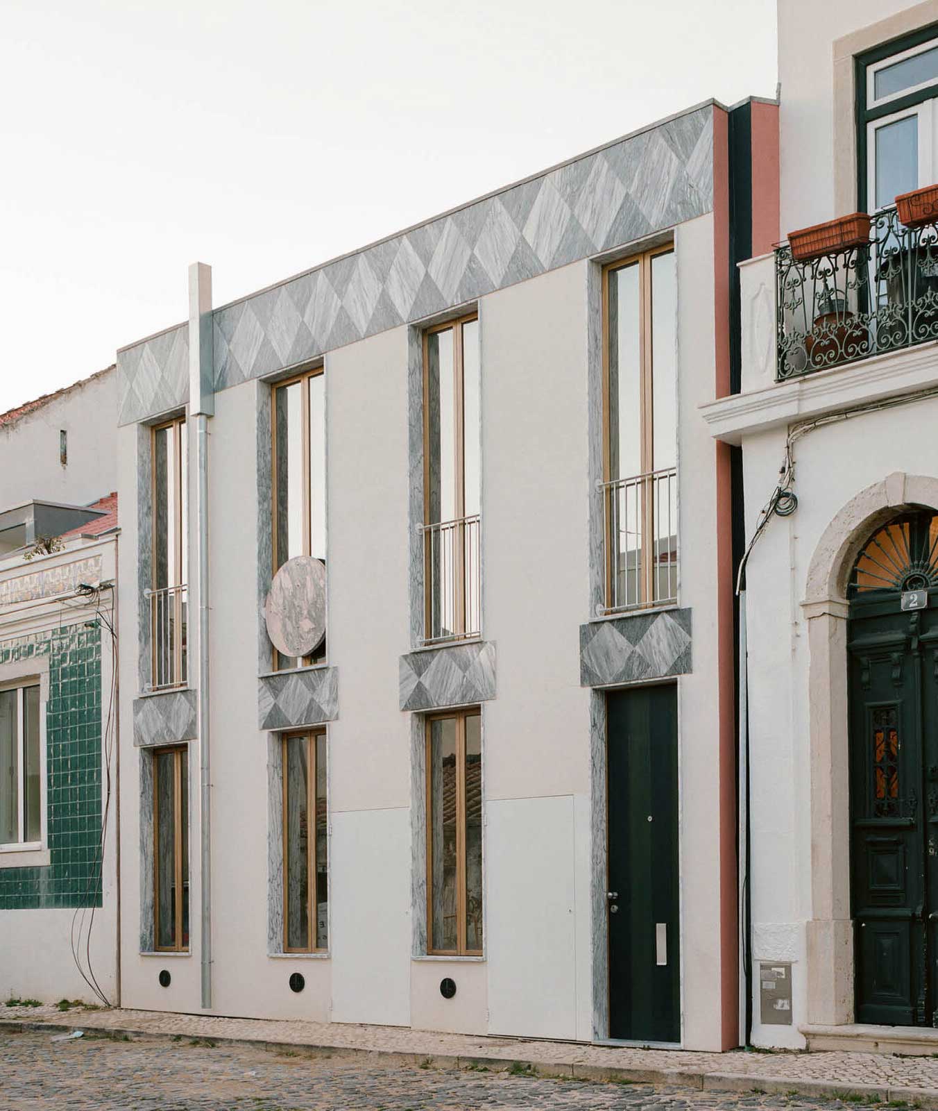 Casa 087 in Lissabon von Fala Atelier