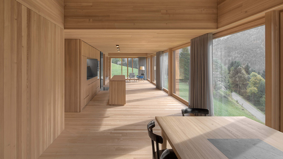 Material total! Dieser Neubau von Bernardo Bader wurde in traditioneller Bauweise realisiert.