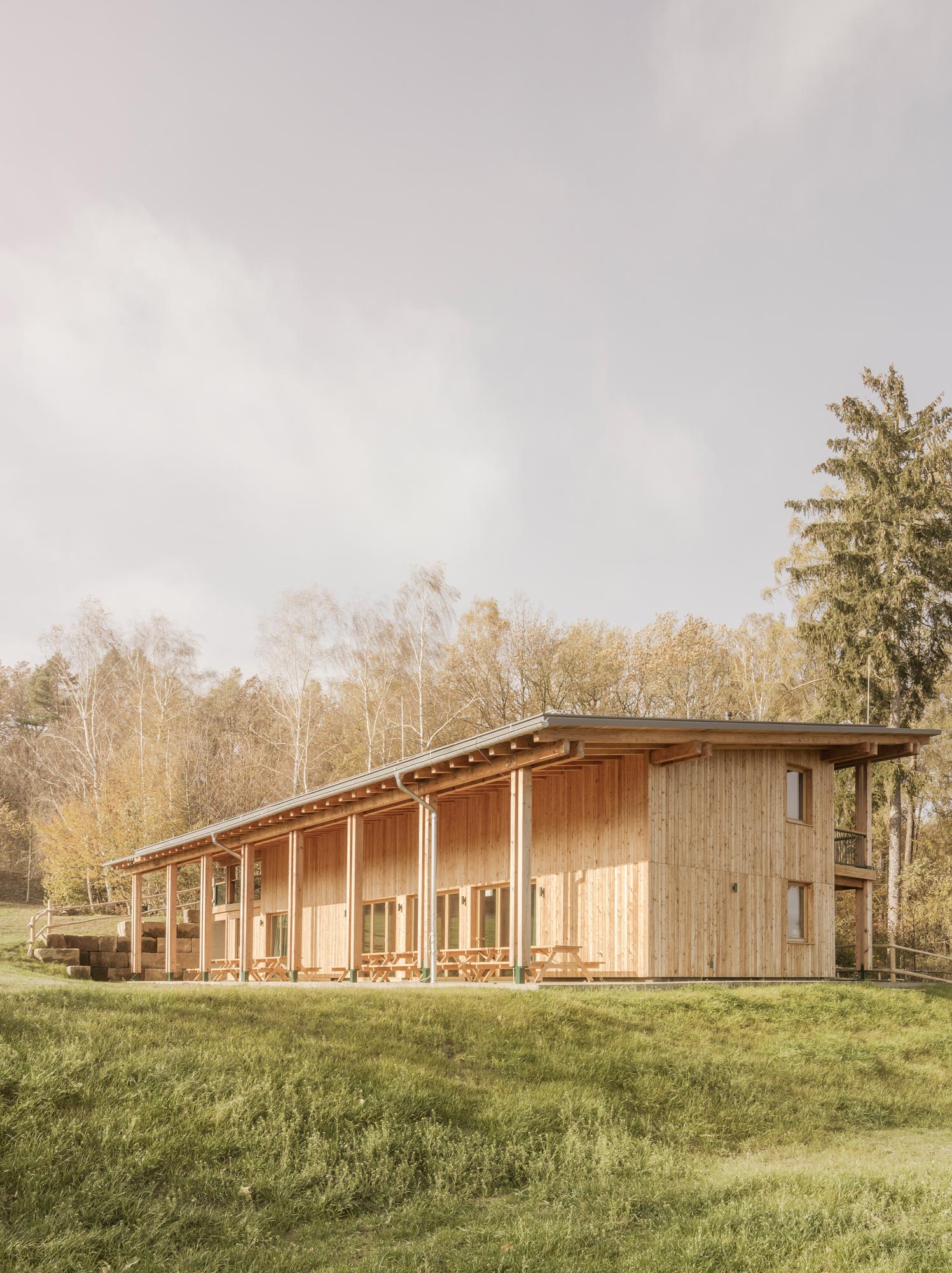 Nachhaltiges Bauen mit regionalen Ressourcen und innovativen Produkten von JUNG