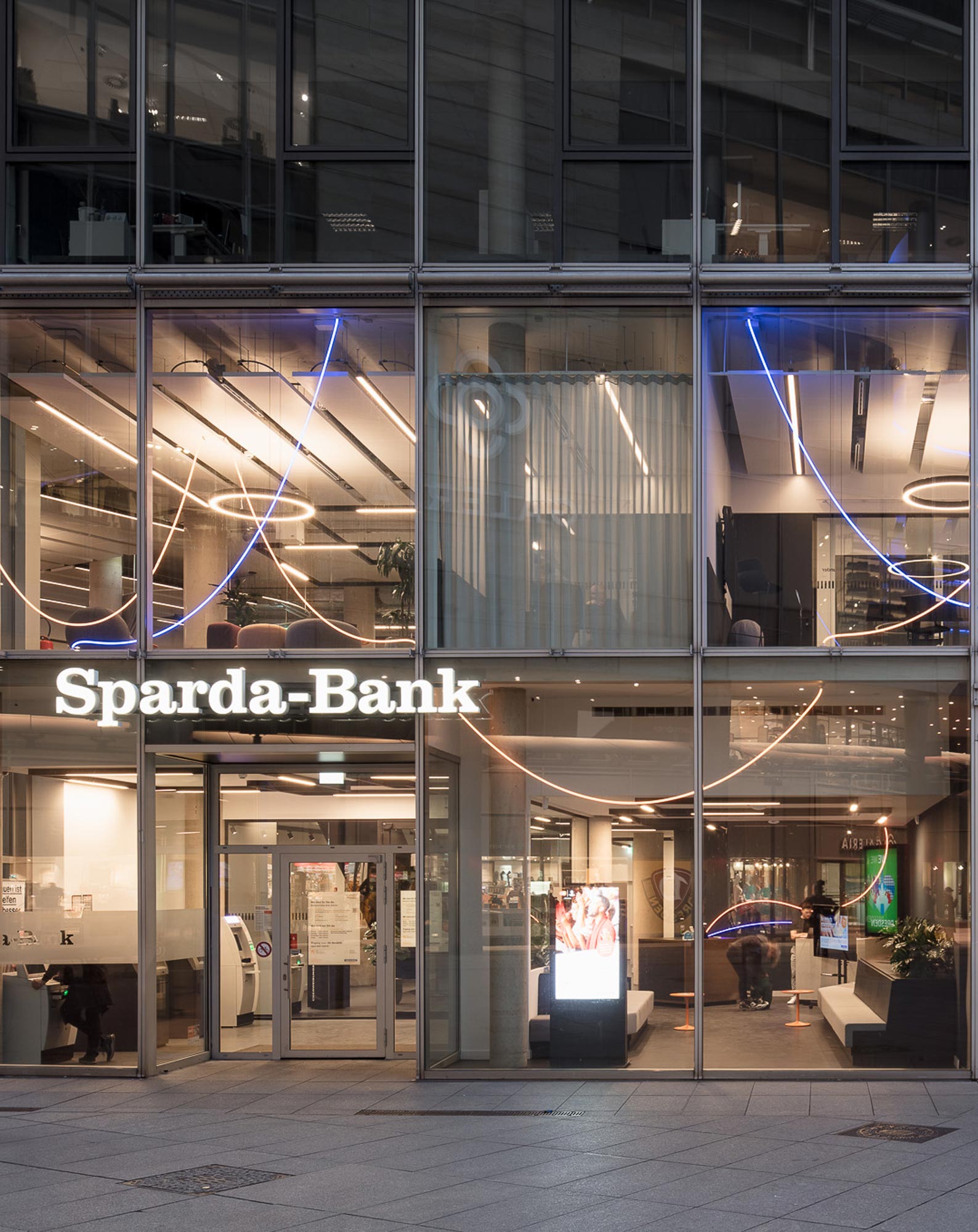 Neue Arbeitswelt der Sparda-Bank in Dresden von Architekten Hoppe