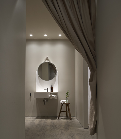 Robert Mills hat in Melbourne ein Fabrikgebäude in dieses schicke Yoga- und Pilates-Studio verwandelt.