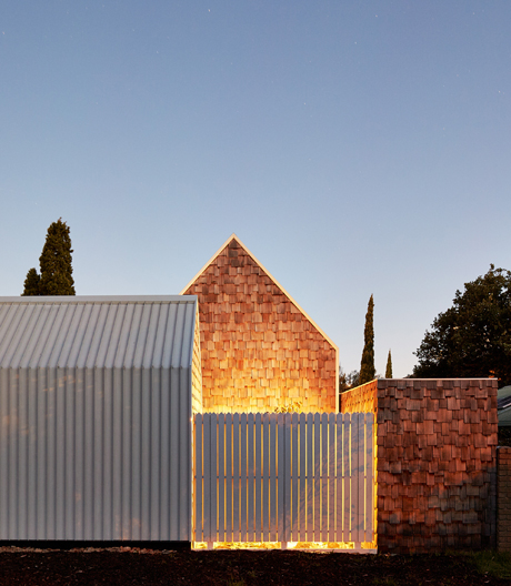 Dorf oder Großstadt? Ein erstaunliches Haus von Andrew Maynard Architects.
