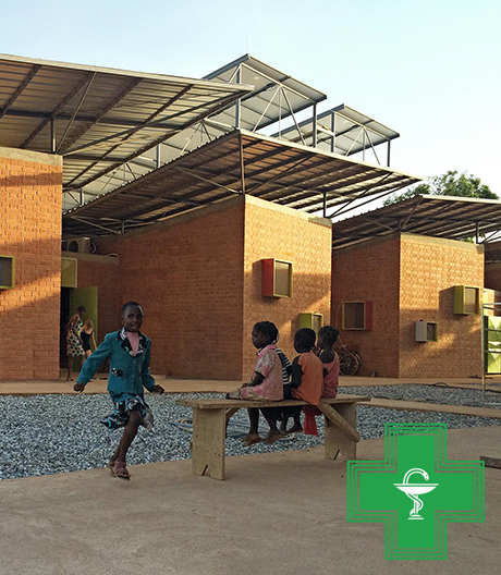 Francis Kérés neues Krankenhausprojekt in Burkina Faso war zugleich Ausbildungsstätte für Handwerker.