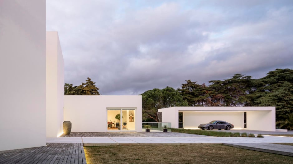 Marlene Uldschmidt übersetzt mit der Villa Petra traditionelles portugiesisches Bauen in zeitgenössische Architektur.