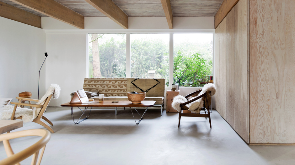 Holzhaus aus den Fünfzigern von Scott and Scott Architects in den Wäldern Kanadas