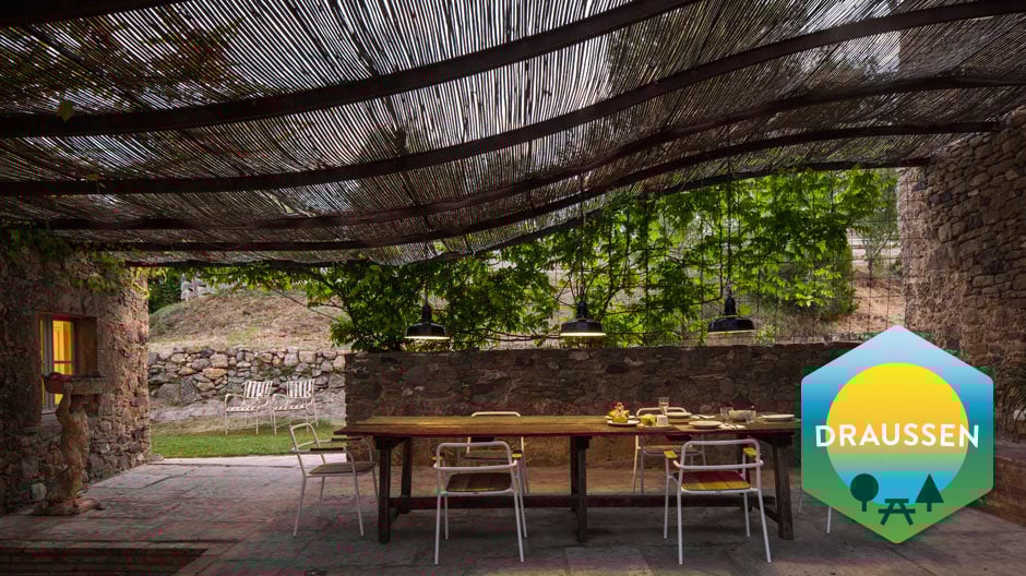 In Katalonien wird in einem umgebauten Bauernhaus eine Kunstsammlung ausgestellt und auf der Terrasse dem süßen Nichtstun gefrönt.