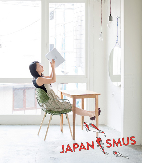 In Kobe hat das Designbüro Sides Core aus einer simplen Etage ein luftiges Loft gemacht.