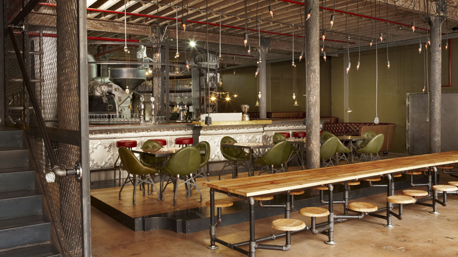 Kupfer, Eisen, alte Balken. Eine Kaffee-Kette goes Steampunk.