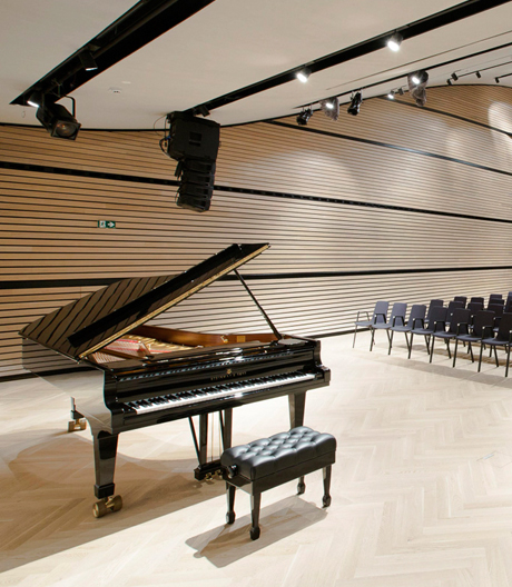 Aus privater Hand: Mit arlberg1800 wurde gerade ein neuer Kammermusiksaal mit angeschlossener Kunsthalle eröffnet.