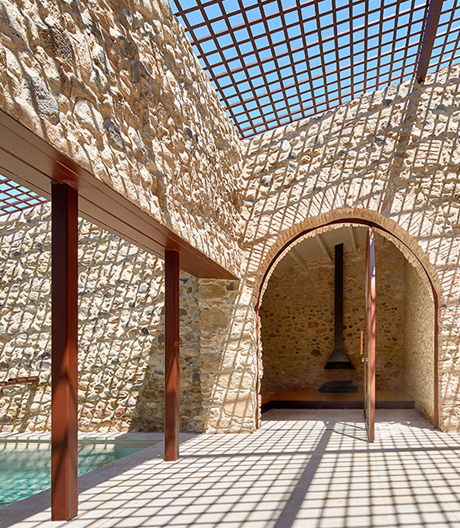 Umbau eines Bauernhauses von Arquitectura-G in Girona
