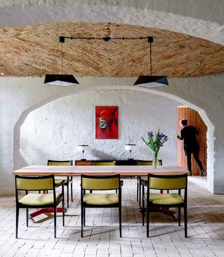 Schwerpunkt polnisches Design: ein Apartmentumbau von Loft Kolasiński im Umland von Berlin.