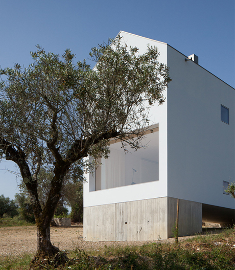 Raffiniertes Wohnhaus des portugiesischen Architekten João Mendes Ribeiro