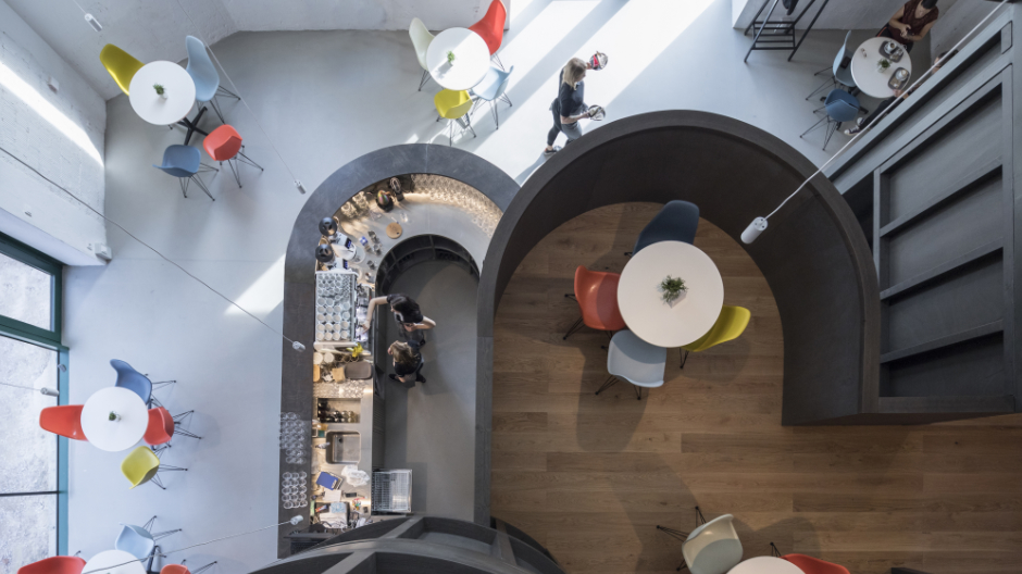 Moderne Weinbar von Chybík + Krištof in Tschechien