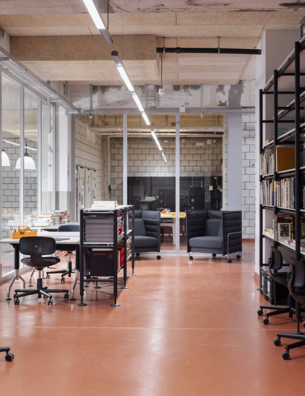 Hochschulcampus der SfG BB in der Schweiz mit Kreislaufmobiliar von Vitra