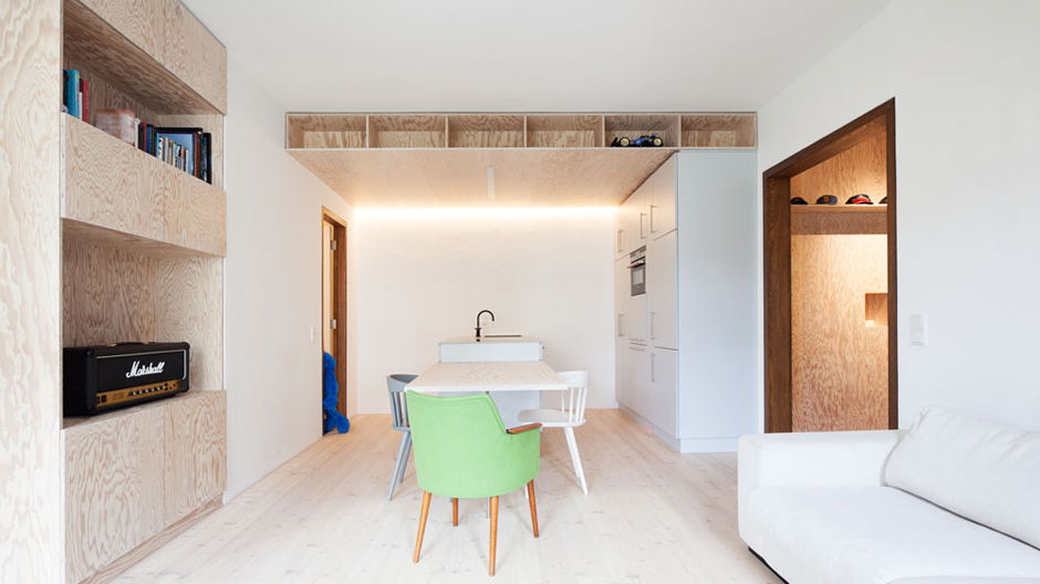 Verwandlung einer Münchner Gründerzeitwohnung mit 90er-Jahre-Charme in ein modernes Vater-Sohn-Domizil.