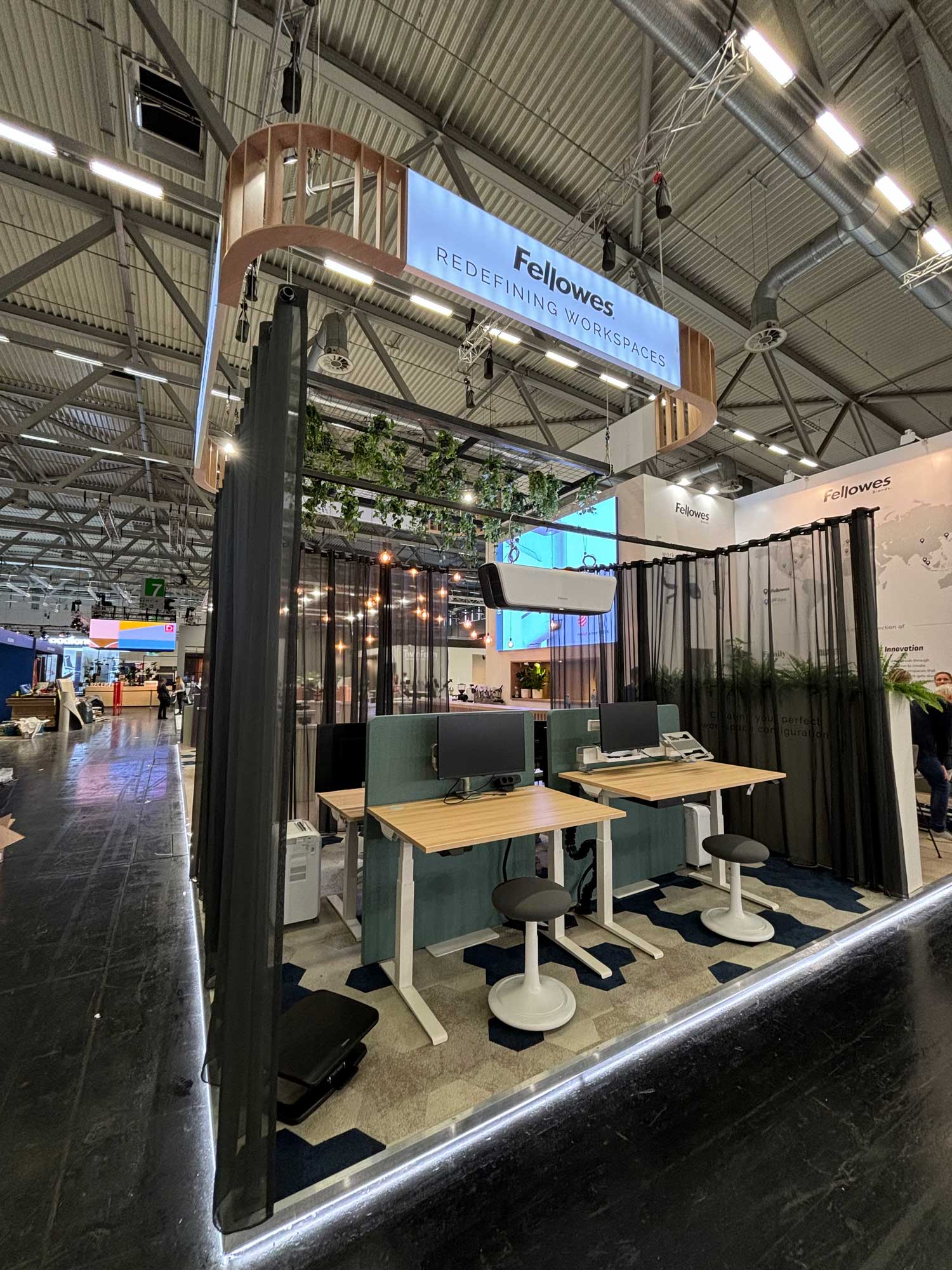 Fellowes zeigt Lösungen für neue Arbeitswelten auf der ORGATEC 2026