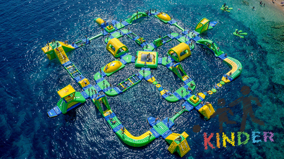 Wasserspielplätze fördern Gleichgewichtssinn, Motorik und notorische Fähigkeiten. 