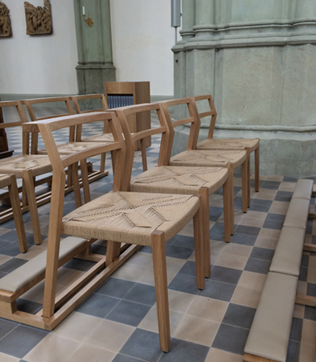 Wer gut sitzt, sündigt nicht - weiß man auch bei horgenglarus. Hier hat man sich nicht nur auf die gute Bestuhlung von Schulen oder Büros spezialisiert, sondern auch zeitgemäße und bequeme Kirchenbestuhlungen bereit hält.