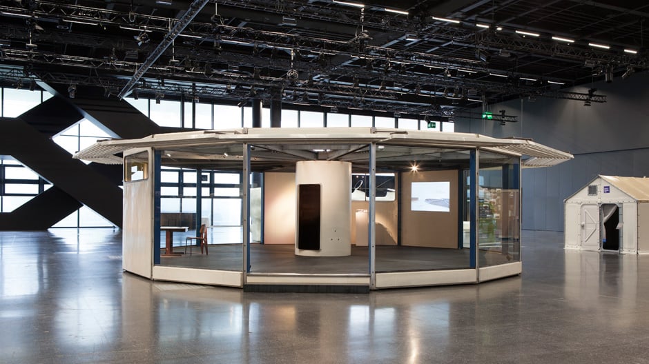 Architekturen, Spielzeuge und Uhren: Der Markt ist hungrig und die Messe Design Miami Basel verleibt sich alles ein.