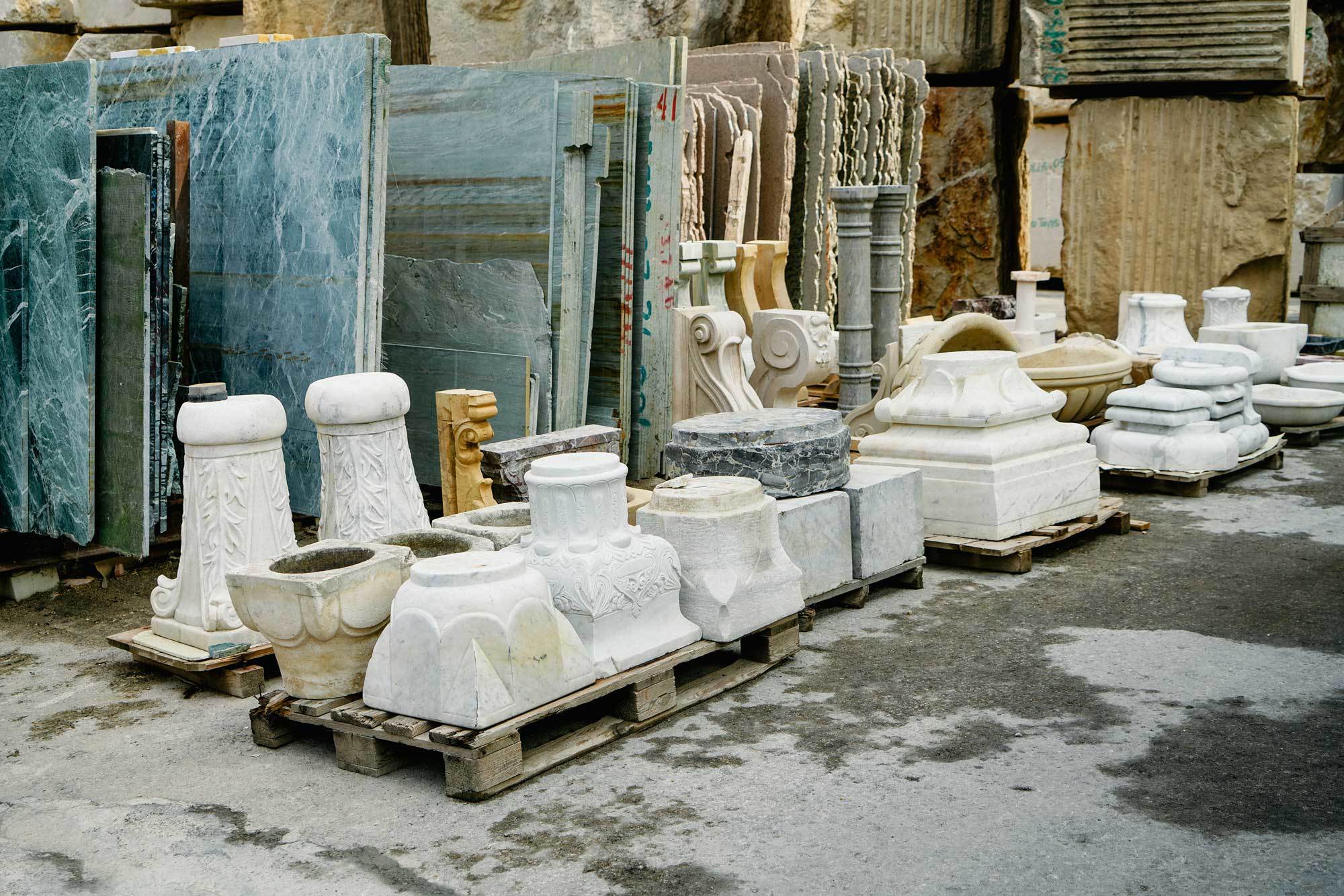 Besuch der Ausstellung Fragmenta in einem Steinbruch bei Beirut