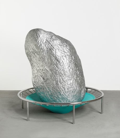 Eine Ausstellung, die verstörend betörend ist.