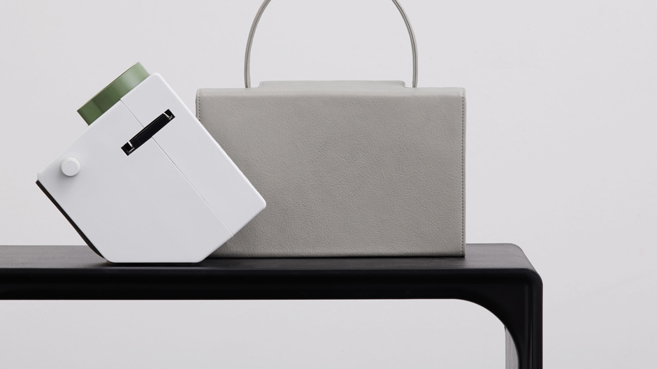 So wenig Design wie möglich: Das Handtaschenmodell 931 von Dieter Rams ist jetzt bei Tsatsas erhältlich.