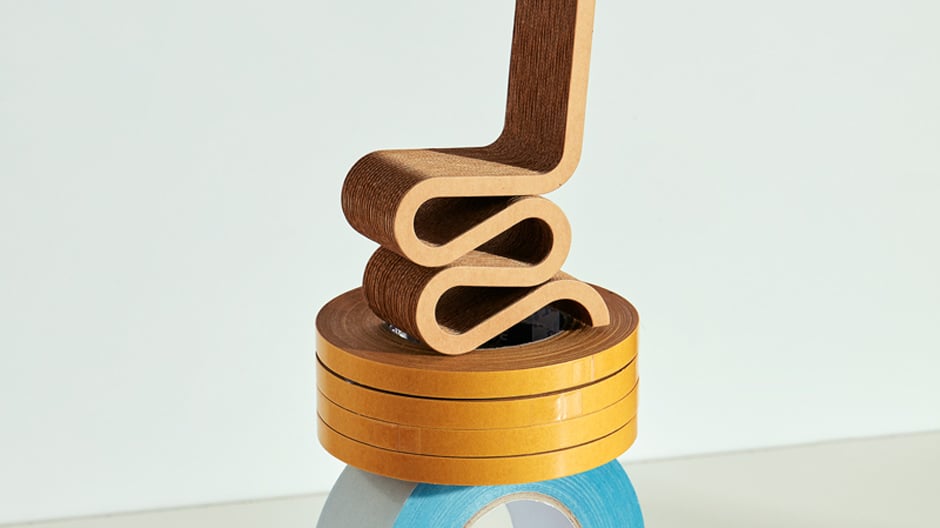 Vitra-Möbel fürs Regal oder die Puppenstube: vier neue Modelle in der begehrten Miniaturkollektion.