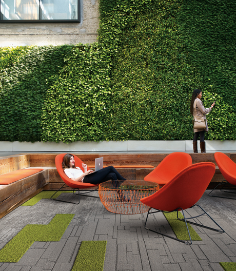 Im Büro von der Natur inspiriert – mit der neuen Teppichfliesen-Kollektion von Interface.