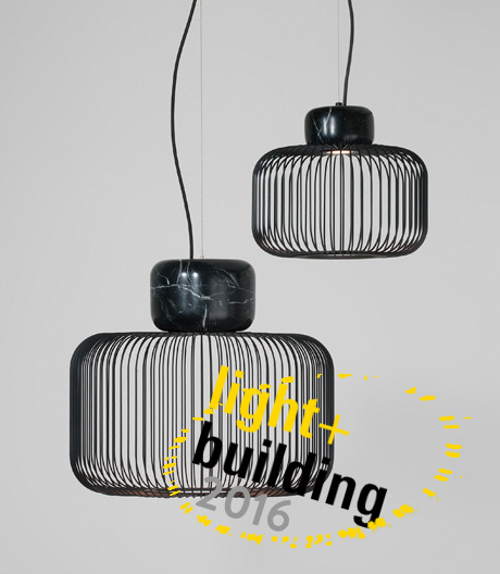 Die Light + Building 2016 zeigte: Das Licht gehört hinter Gitter! Eine Klickstrecke mit Leuchten aus Metallstäben.