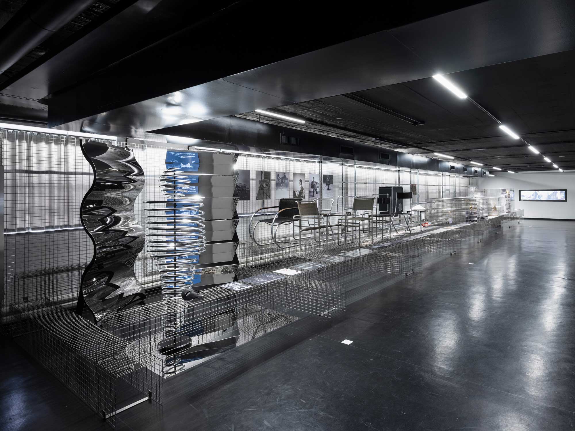 Die Ausstellung „Glas | Beton | Metall“ im Bauhaus Dessau zum 100. Jubiläum