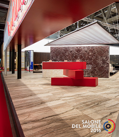 Der Salone, für Designer ein Muss, für Architekten eine nette Abwechslung. Und manche bringen sogar etwas mit: Bühnen für Möbel.