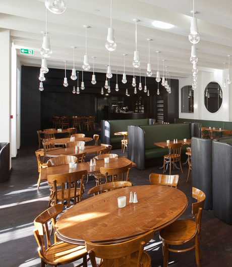 Stuhlfamilien von Horgenglarus für Restaurant, Bar und Café