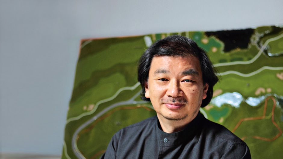 Für WB Form überträgt der Japaner sein Prinzip aus leichten Konstruktionen und Einsatz von Papier und Pappe auf eine Möbelkollektion.