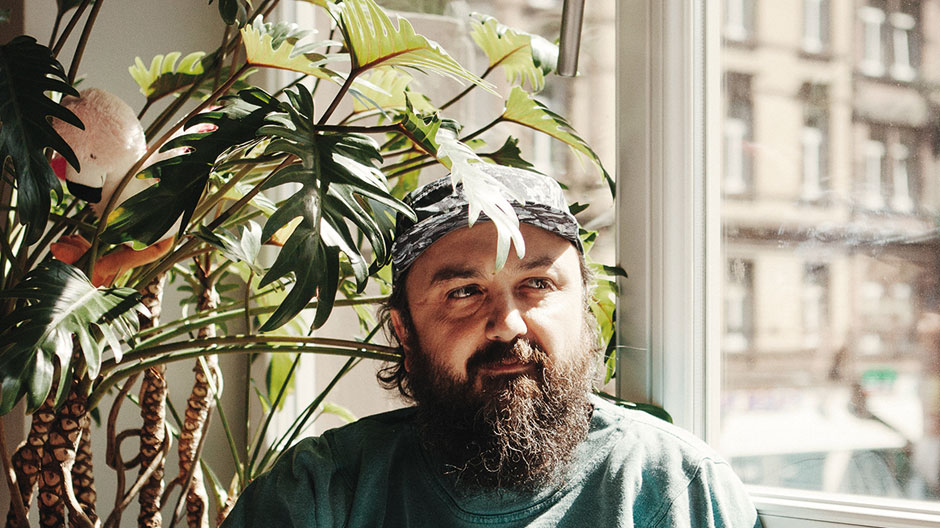 Museumsausstellung über Werk und Wirken des Frankfurter Szeneknotenpunkts Ata Macias.