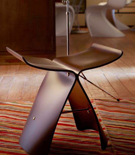 Zwischen Ost und West: Vor 60 Jahren entwarf Sori Yanagi seinen schwebend leichten Butterfly Stool.