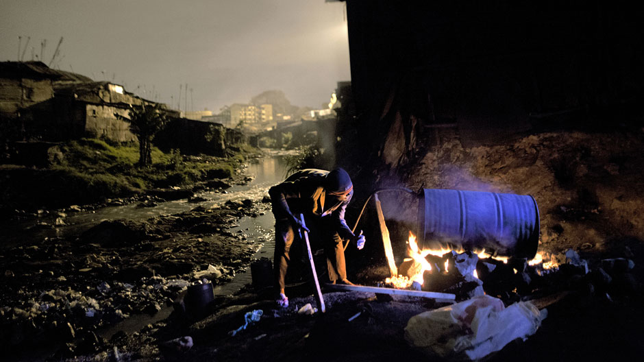Eine Mailänder Ausstellung zeigt, wie in einem Slum bei Nairobi Produkte aus Abfällen entstehen.
