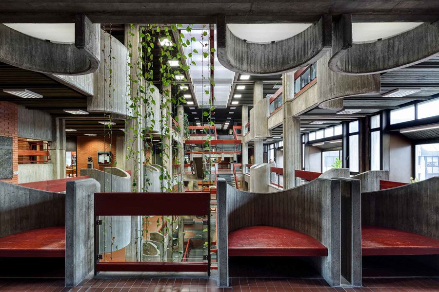 Neues Buch „Brutalist Interiors“ stellt internationale Projekte vor